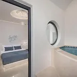 Hotiday Santorini Mesaria アパートホテル