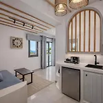 アパートホテル Hotiday Santorini Mesaria 4*