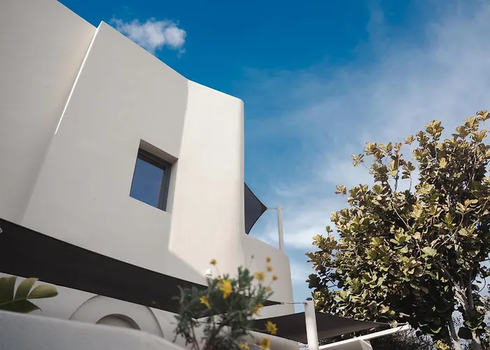 מלון דירות Hotiday Santorini Mesaria 4*