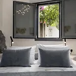 Hotiday Santorini Mesaria