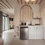 Hotiday Santorini Mesaria ثيرا