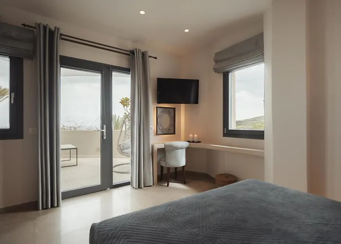 Hotiday Santorini Mesaria 4*